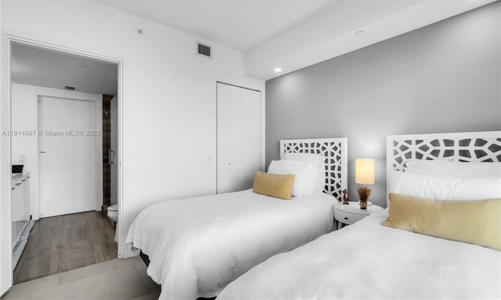 Small Image of 1300 BRICKELL BAY DR #2904, Miami Number 32