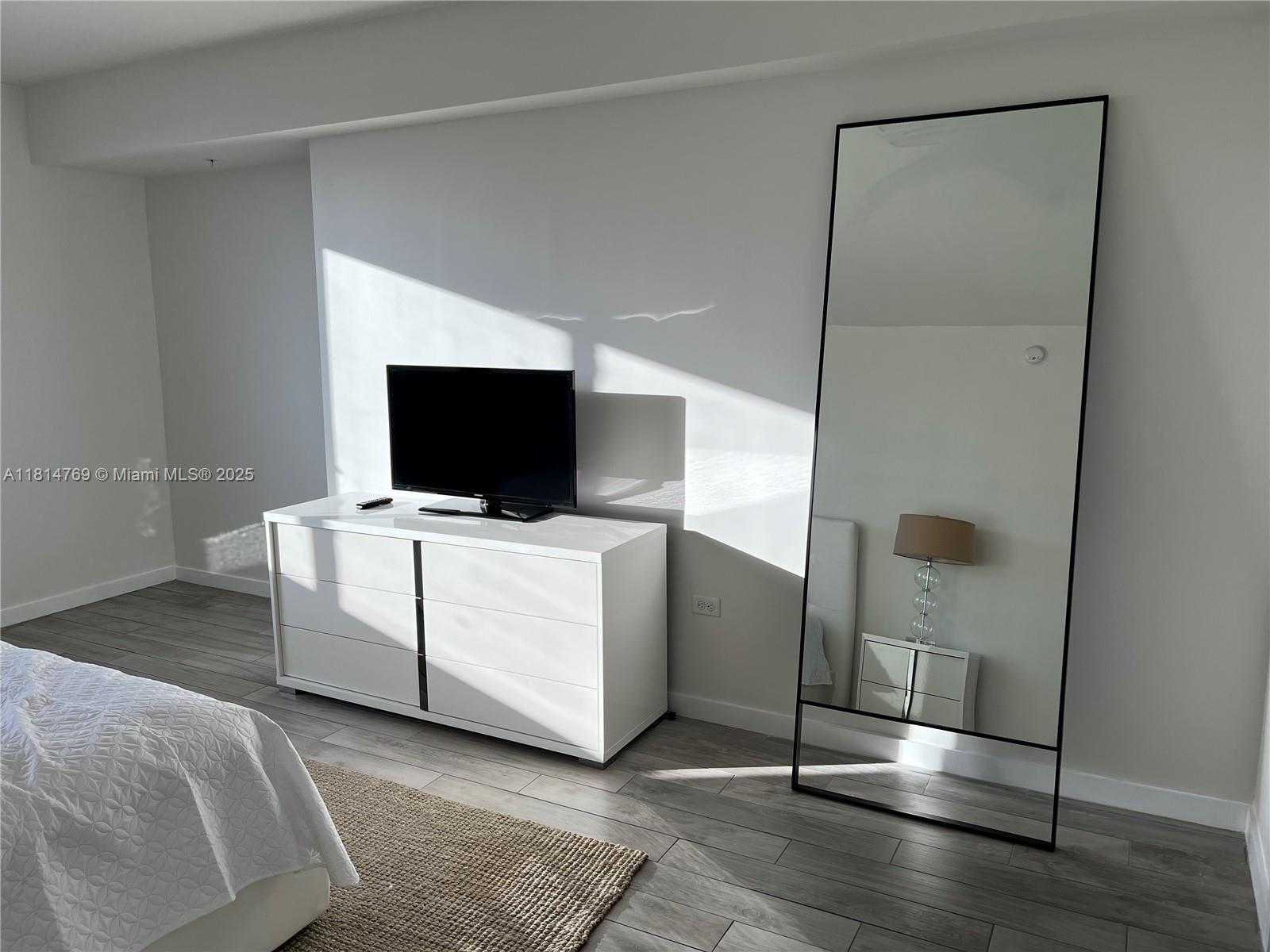 Small Image of 999 SOUTH WEST 1ST AVE #2505, Miami Number 9