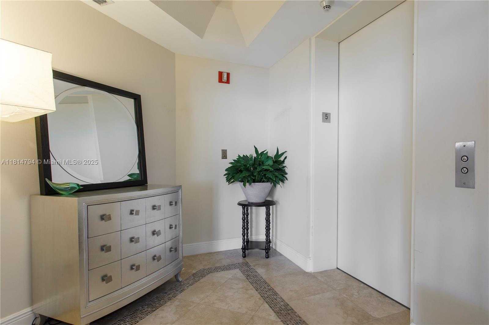 Small Image of 21050 POINT PL #502, Aventura Number 6
