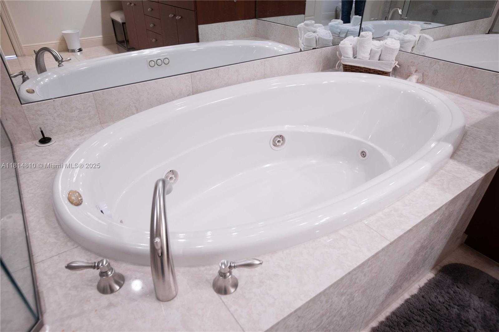 Small Image of 6000 ISLAND BLVD #2602, Aventura Number 63
