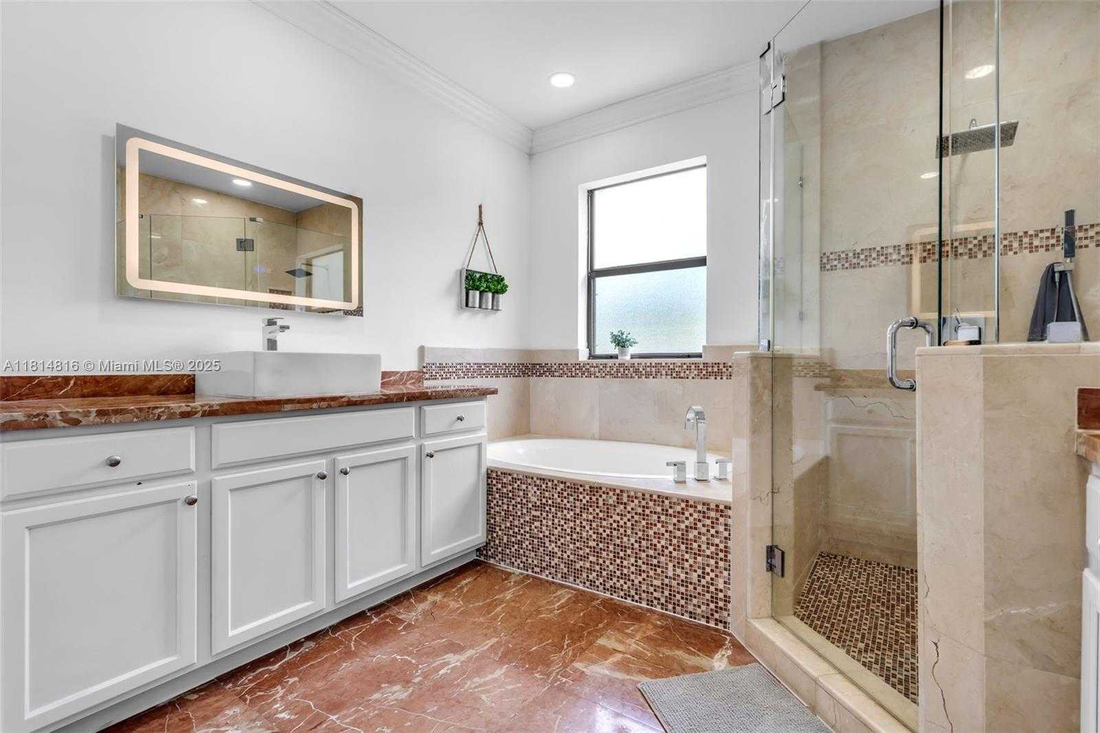 Small Image of 11465 NORTH WEST 88TH LN, Doral Number 14