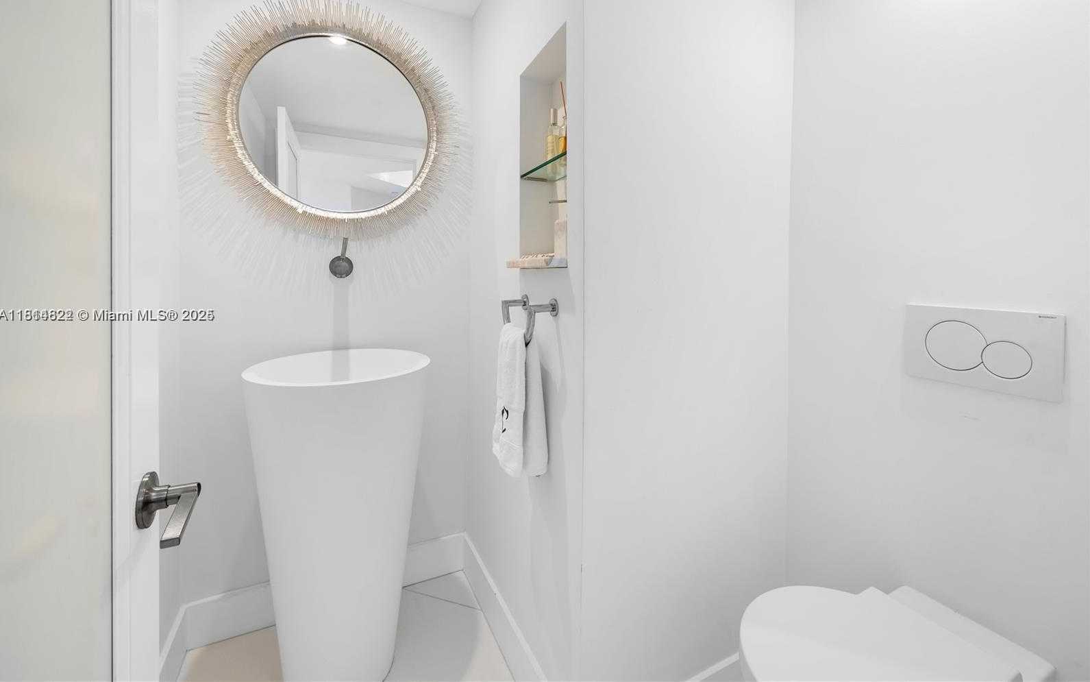 Small Image of 4779 COLLINS AVE #3801, Miami Beach Number 3