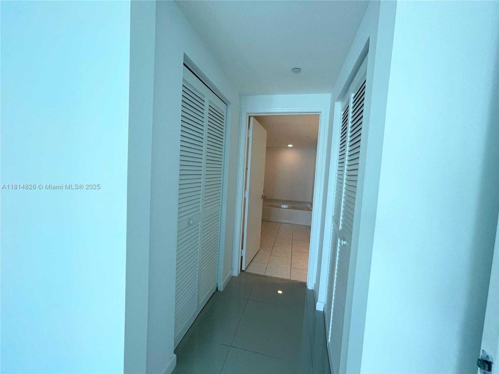 Small Image of 950 BRICKELL BAY DR #1907, Miami Number 15