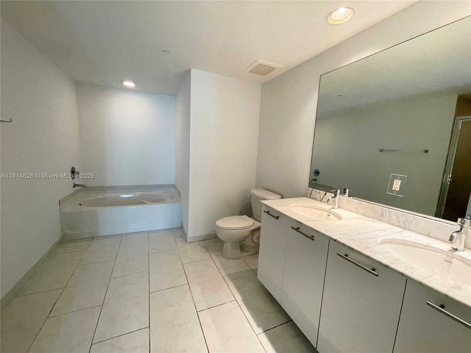 Small Image of 950 BRICKELL BAY DR #1907, Miami Number 16