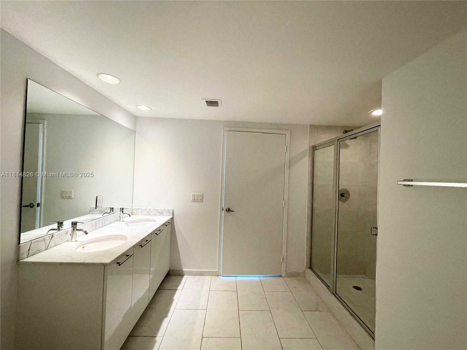 Small Image of 950 BRICKELL BAY DR #1907, Miami Number 17