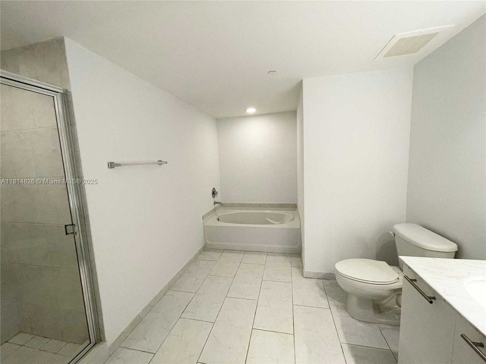 Small Image of 950 BRICKELL BAY DR #1907, Miami Number 18