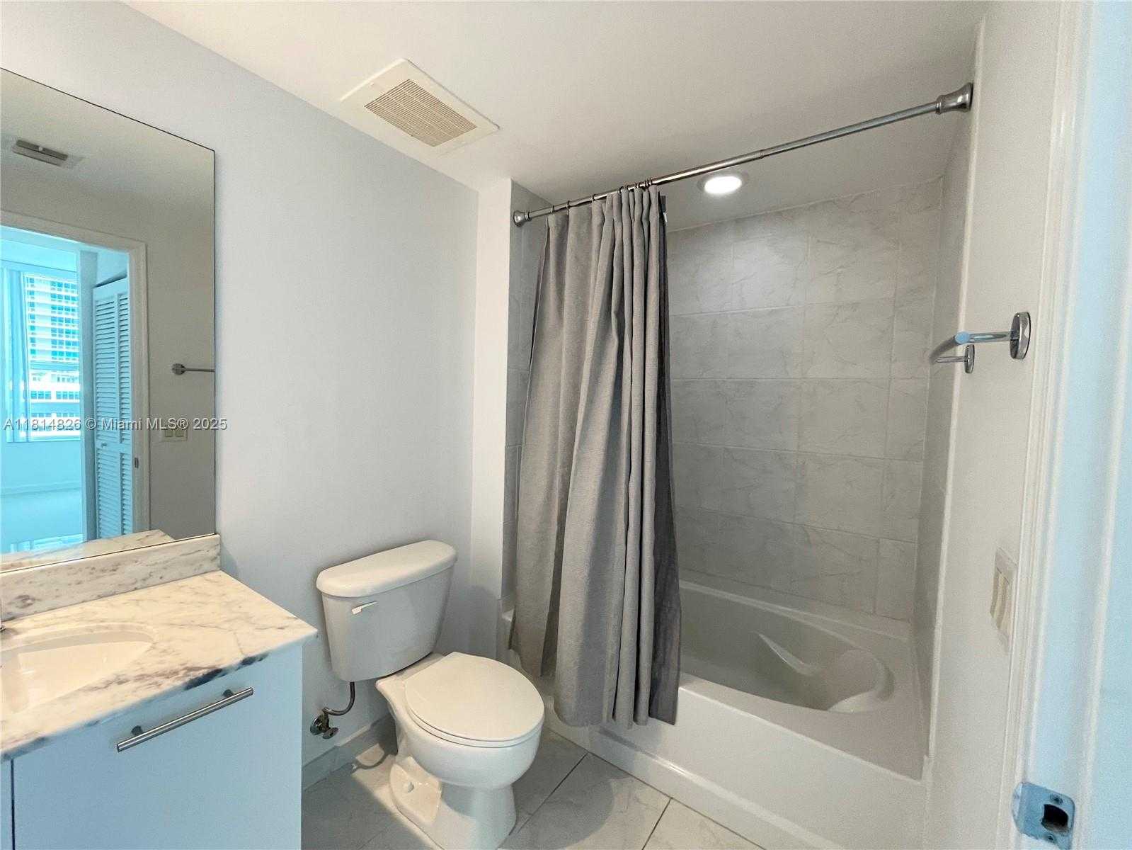 Small Image of 950 BRICKELL BAY DR #1907, Miami Number 19