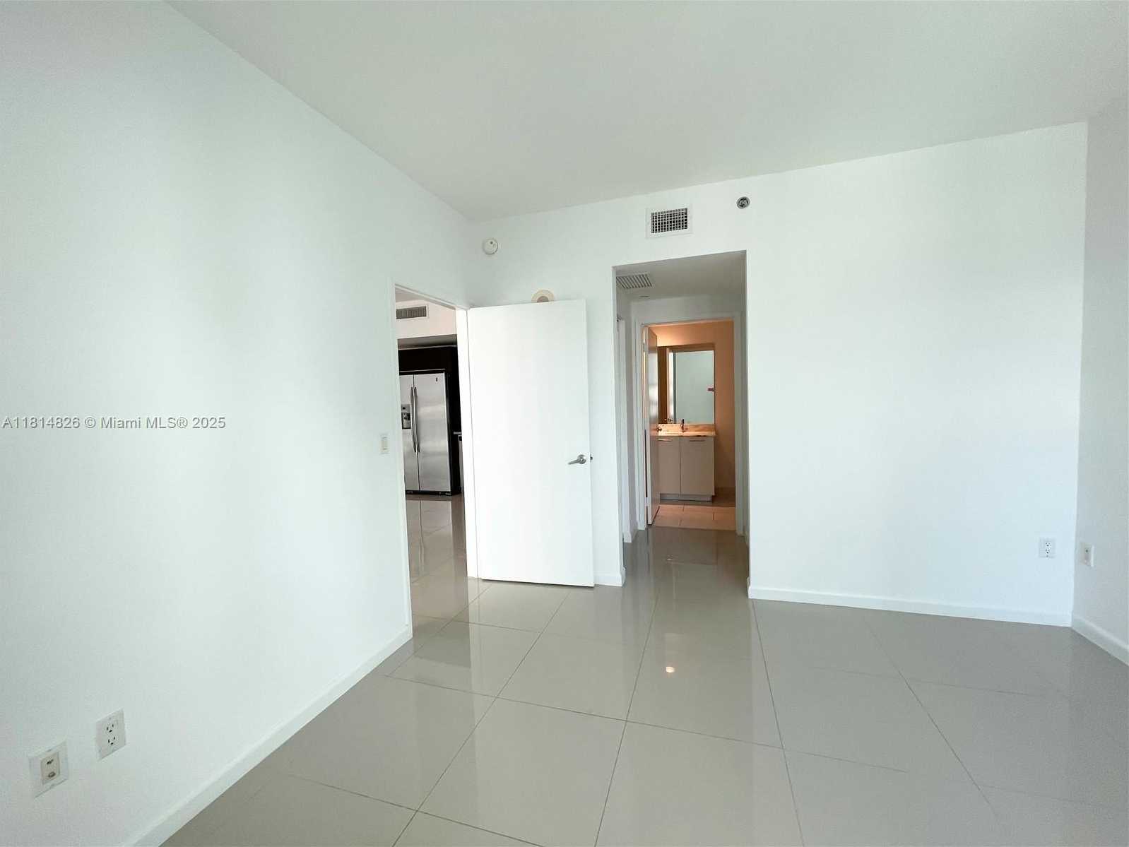 Small Image of 950 BRICKELL BAY DR #1907, Miami Number 20