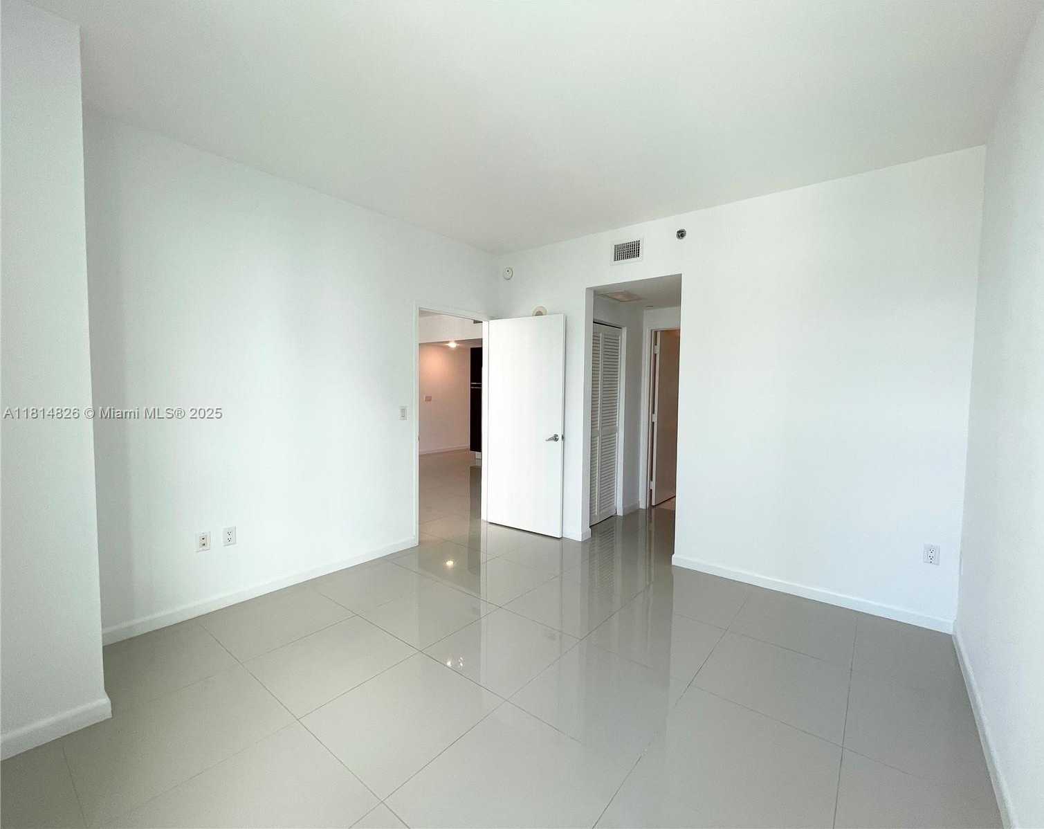 Small Image of 950 BRICKELL BAY DR #1907, Miami Number 21