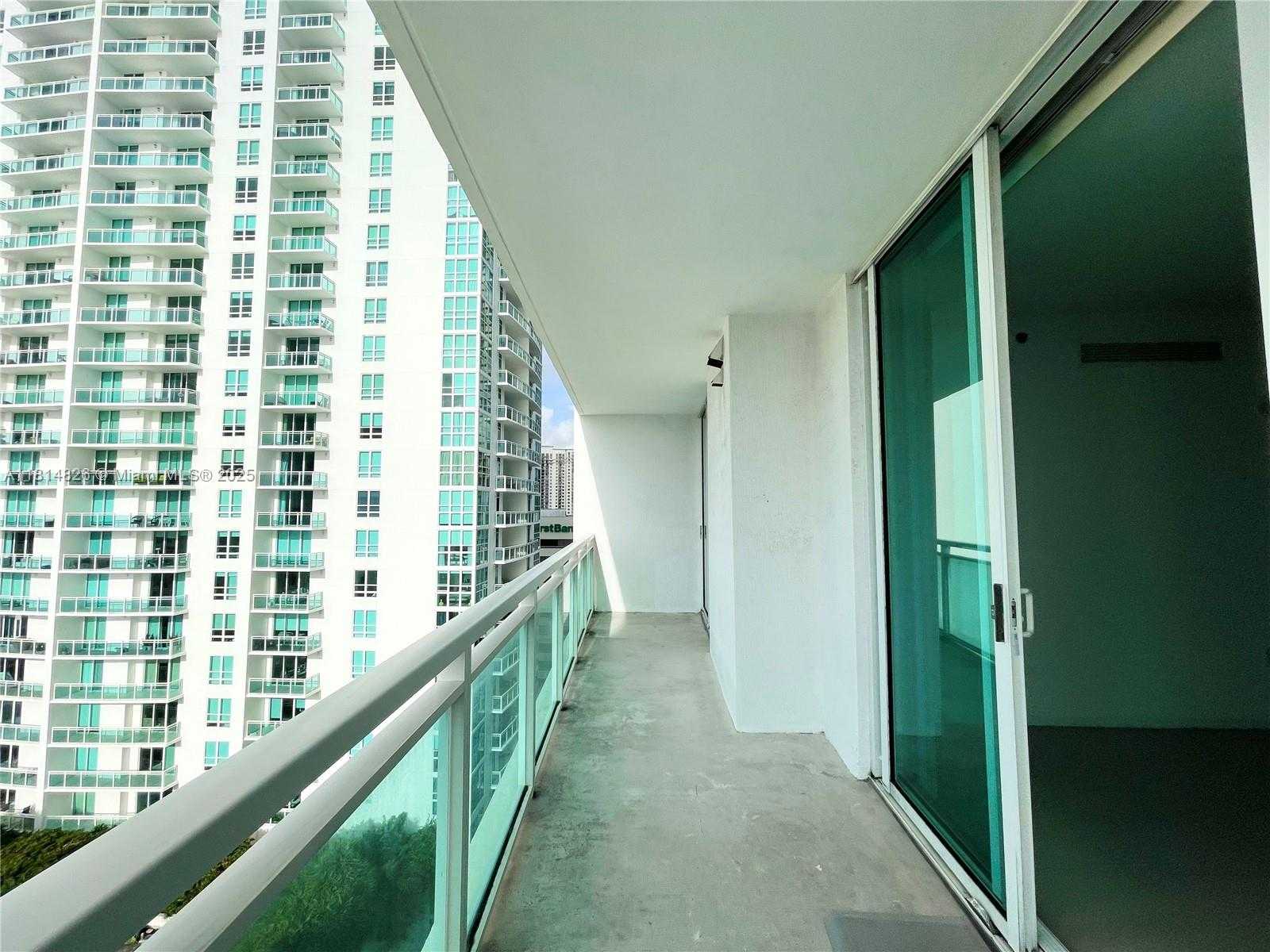 Small Image of 950 BRICKELL BAY DR #1907, Miami Number 7