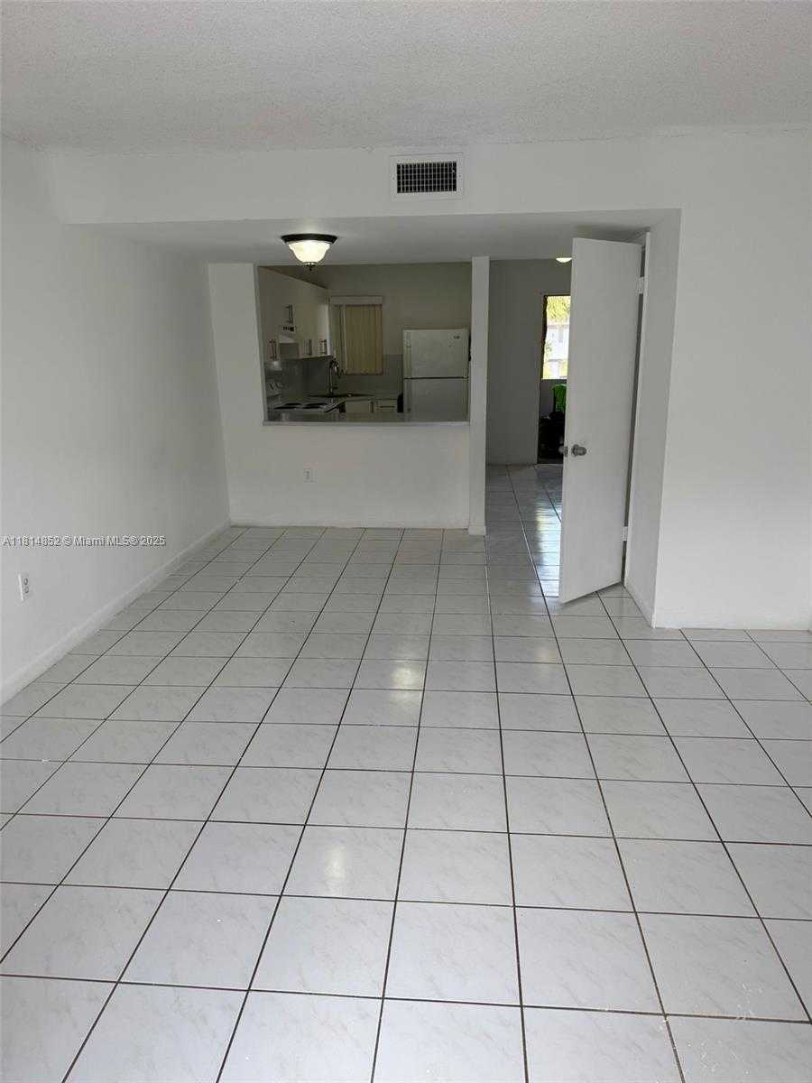 Small Image of Hialeah Number 10