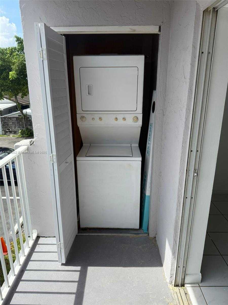 Small Image of Hialeah Number 11