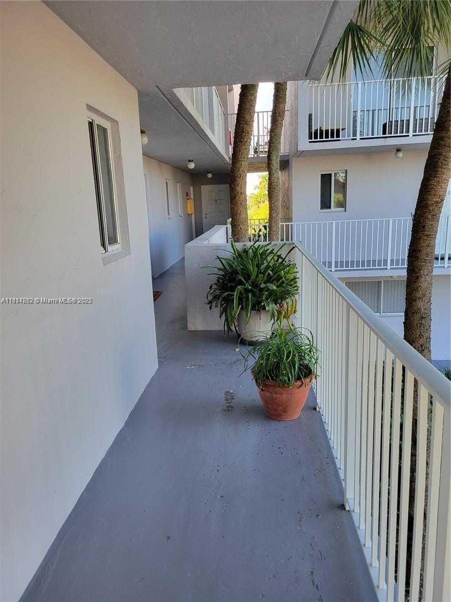 Small Image of Hialeah Number 17