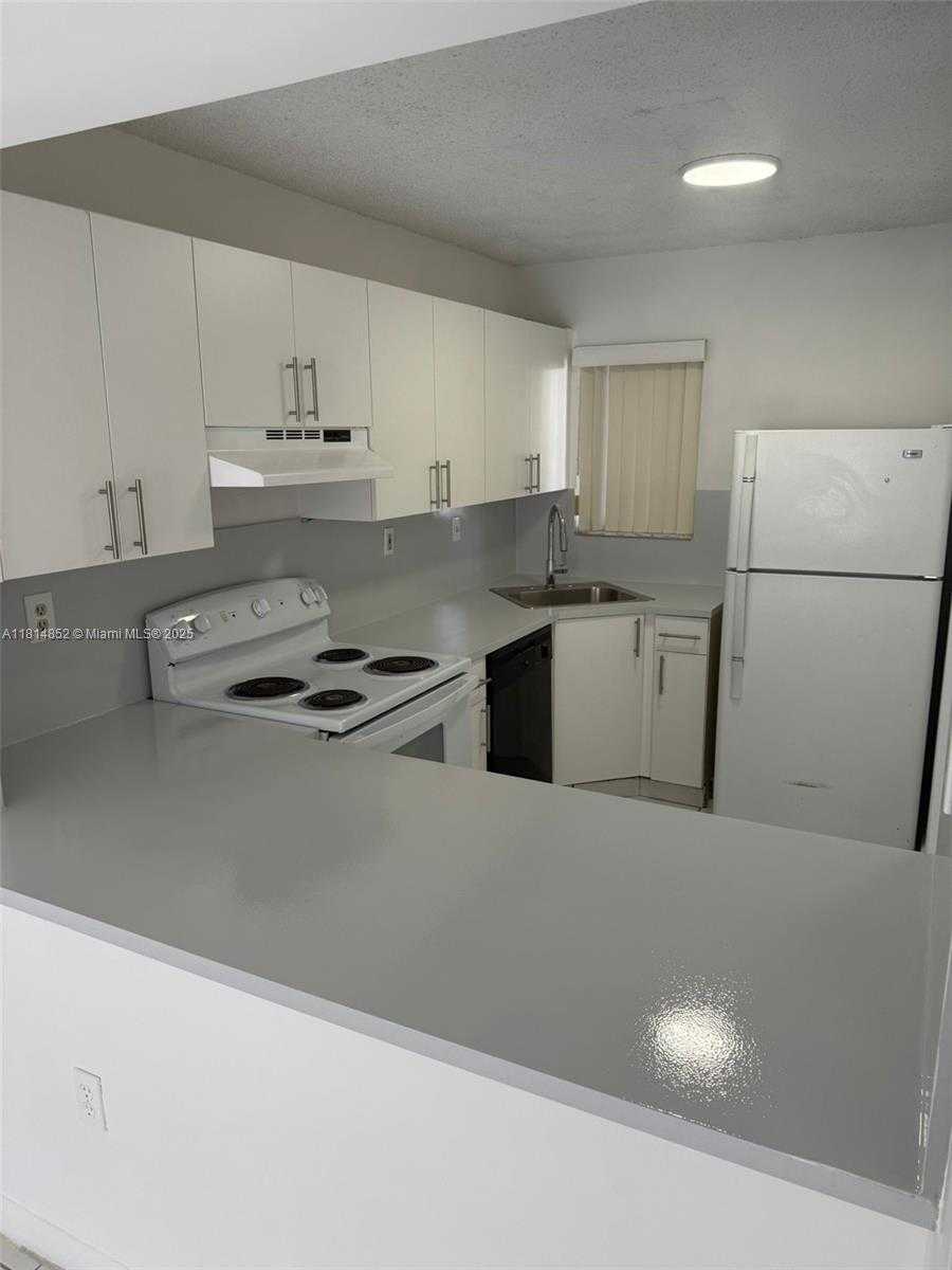 Small Image of Hialeah Number 6