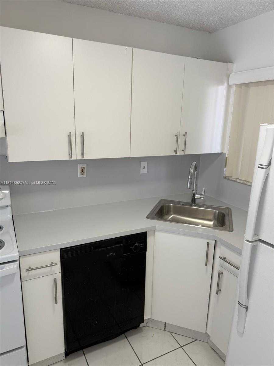 Small Image of Hialeah Number 7