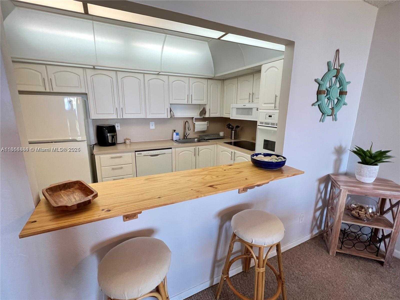 Small Image of 19380 COLLINS AVE #818, Sunny Isles Beach Number 5