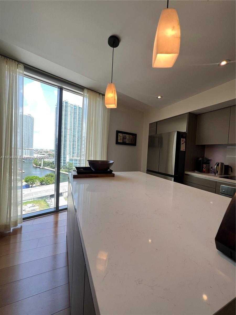 Small Image of 31 #1801, Miami Number 4