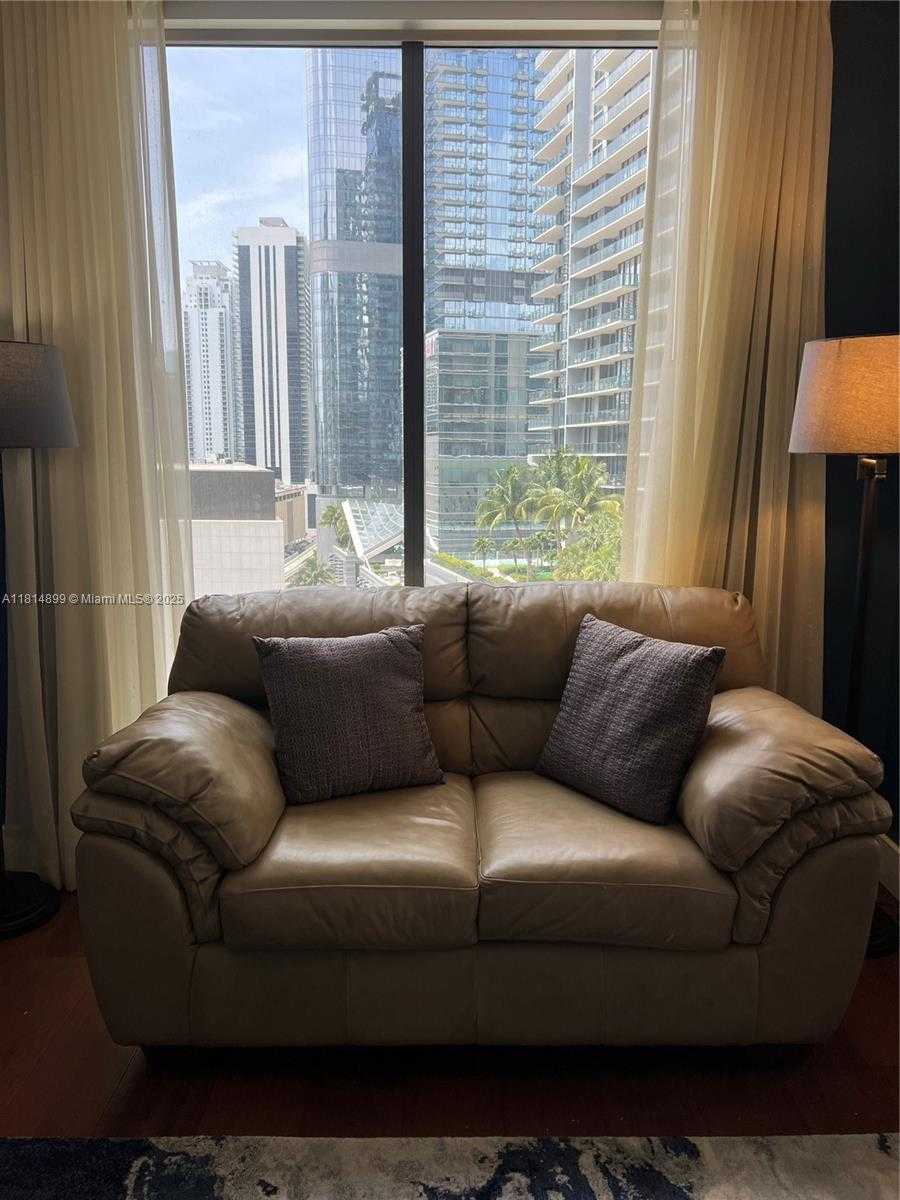 Small Image of 31 #1801, Miami Number 5