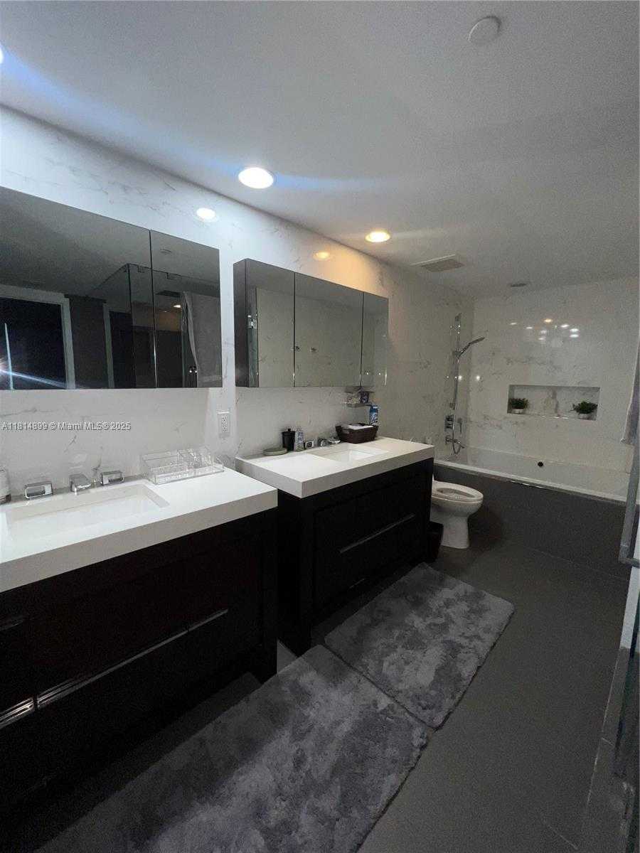Small Image of 31 #1801, Miami Number 7