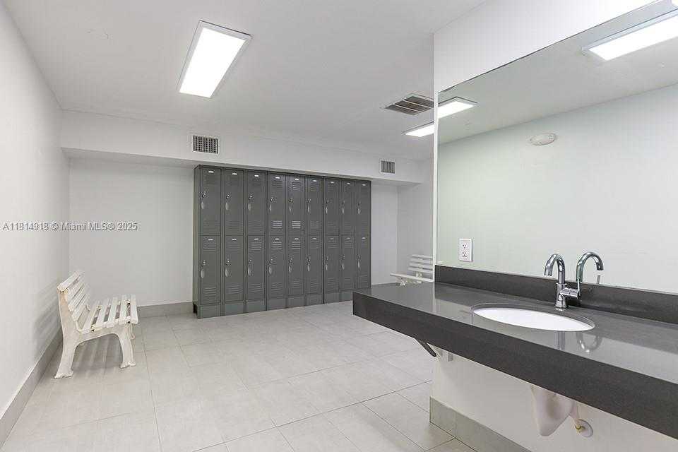 Small Image of 2401 SOUTH OCEAN DR #404, Hollywood Number 40