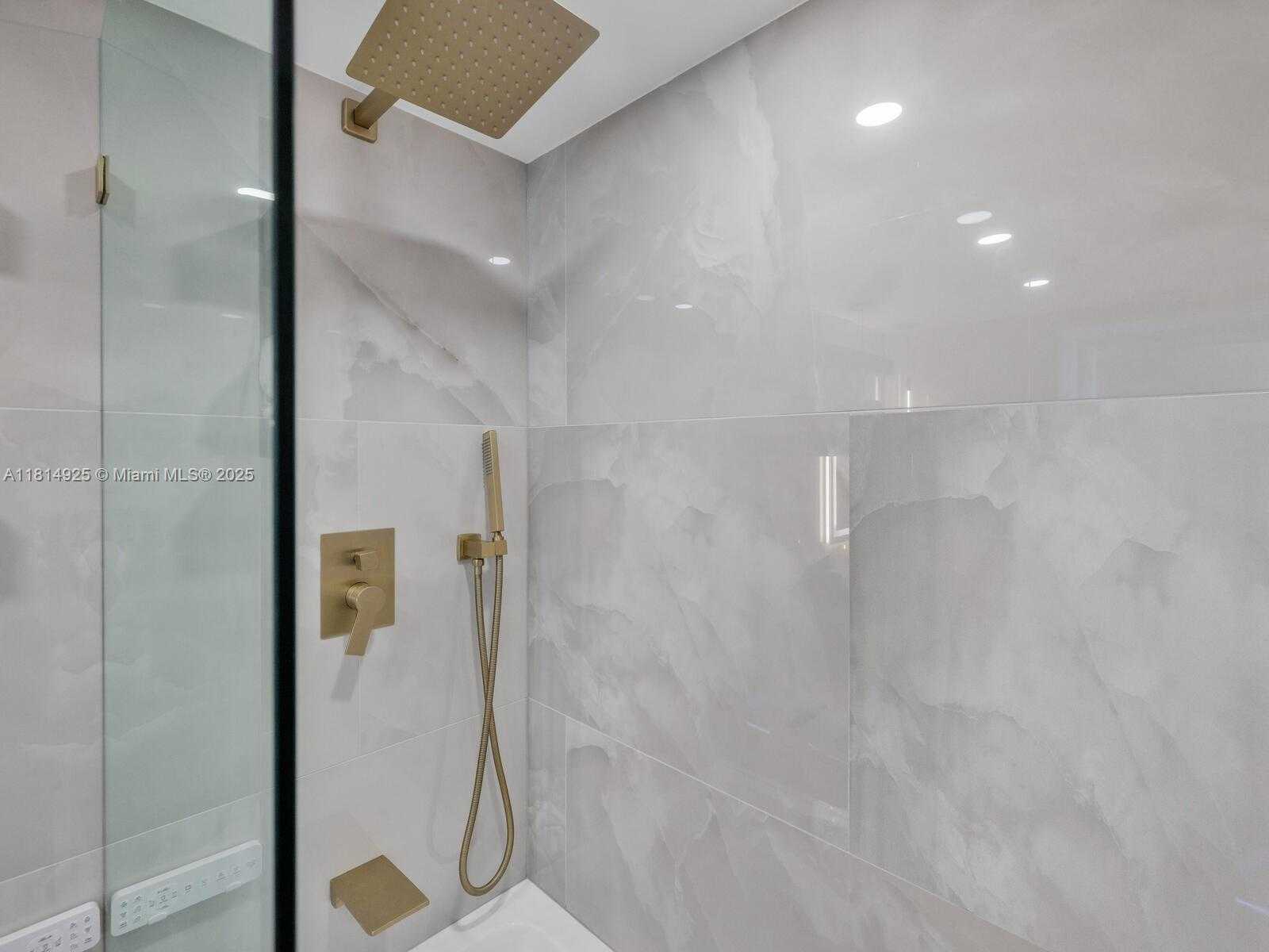 Small Image of 90 ALTON RD #2207, Miami Beach Number 14