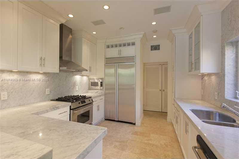 Small Image of 745 LAKEVIEW DR, Miami Beach Number 4