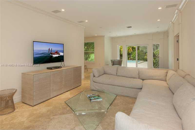 Small Image of 745 LAKEVIEW DR, Miami Beach Number 5