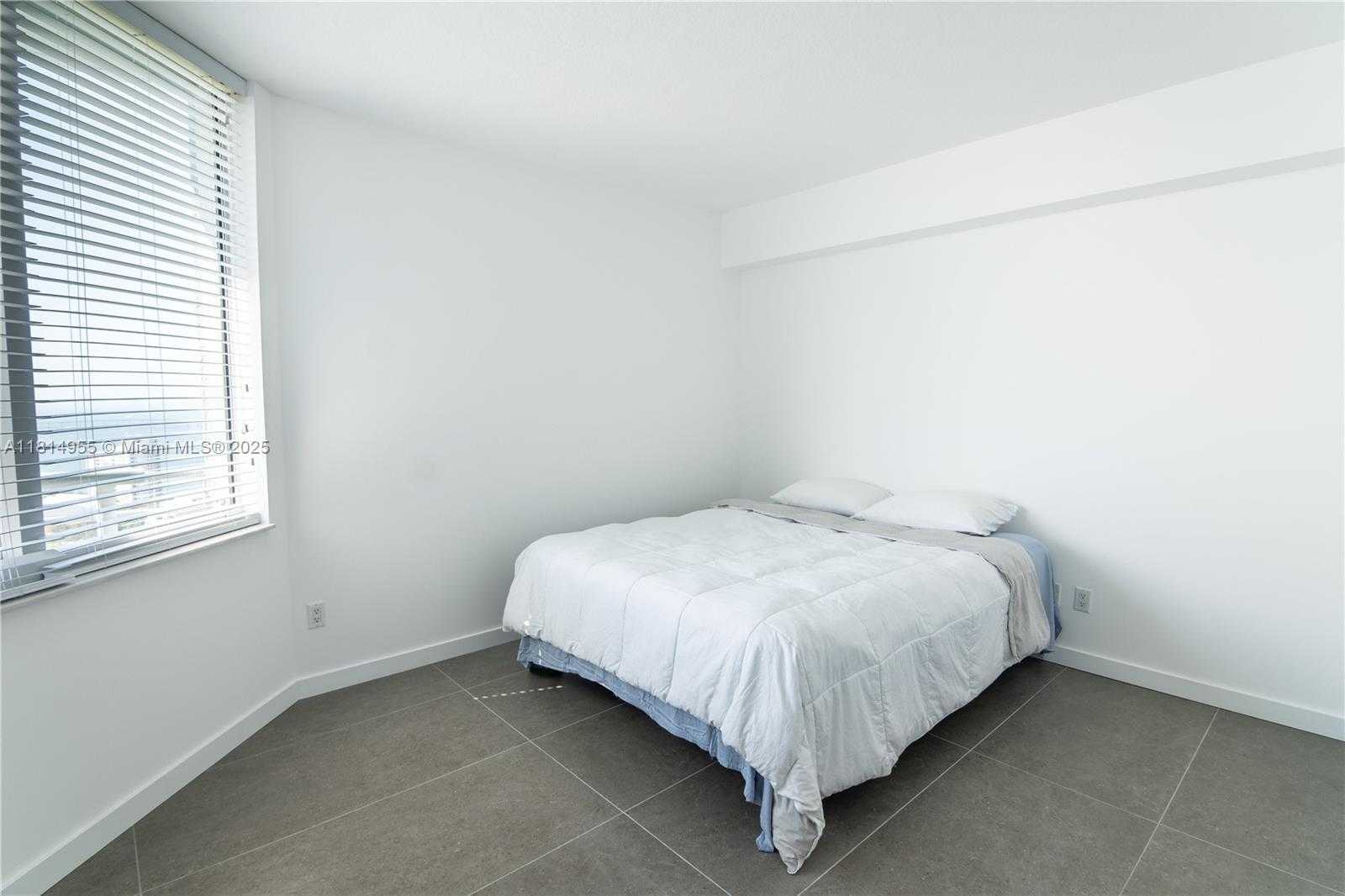 Small Image of 335 SOUTH BISCAYNE BLVD #3707, Miami Number 12