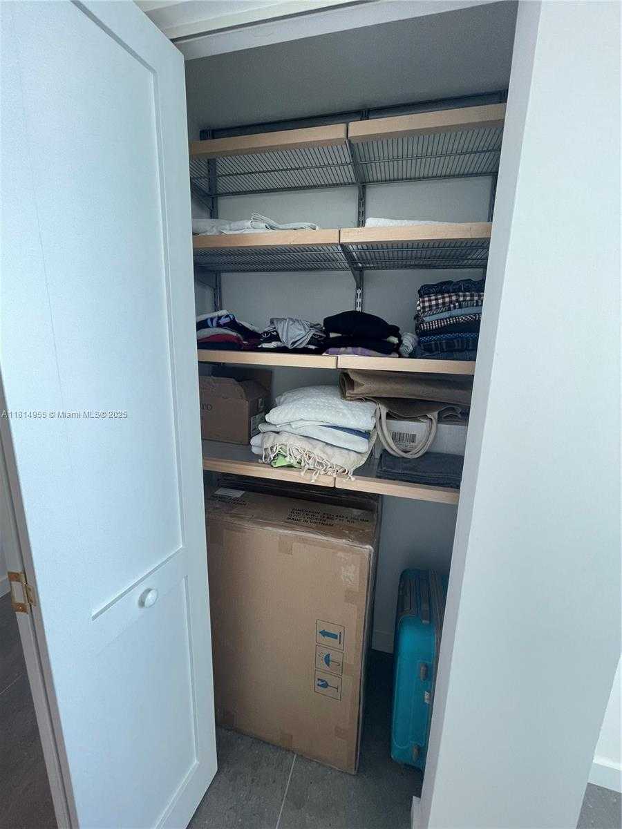 Small Image of 335 SOUTH BISCAYNE BLVD #3707, Miami Number 15