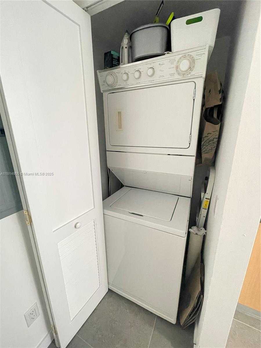 Small Image of 335 SOUTH BISCAYNE BLVD #3707, Miami Number 16