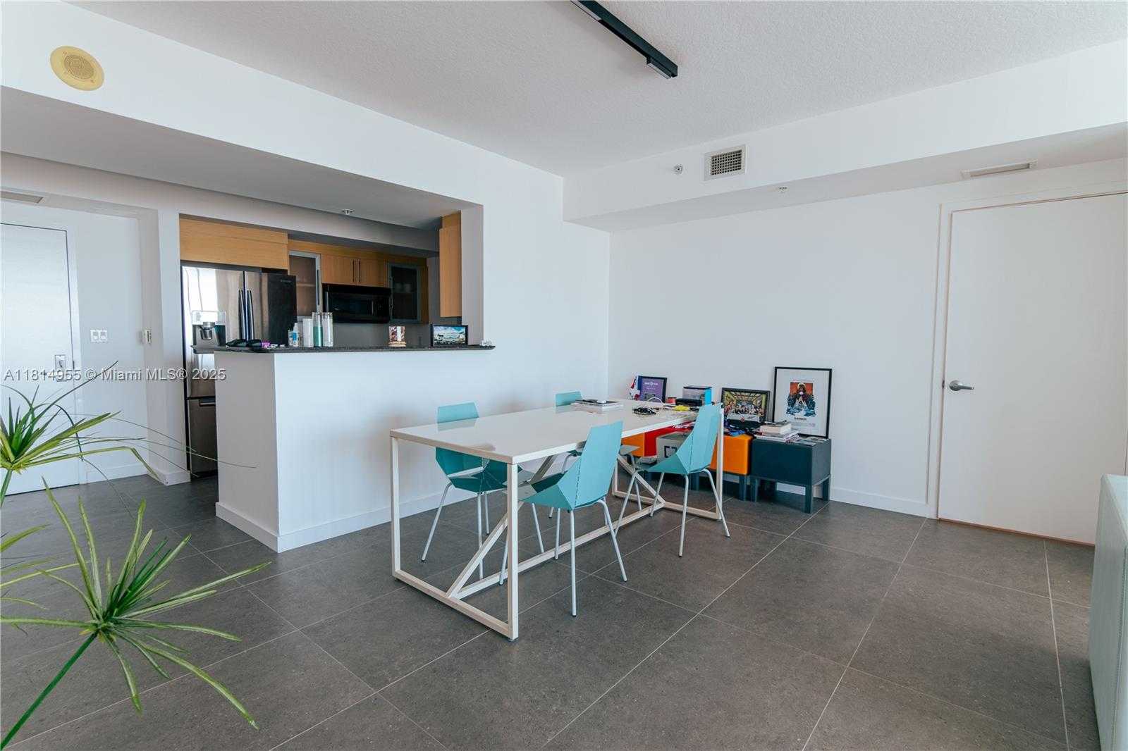 Small Image of 335 SOUTH BISCAYNE BLVD #3707, Miami Number 6