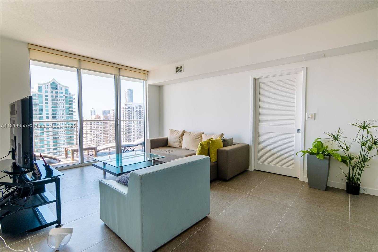 Small Image of 335 SOUTH BISCAYNE BLVD #3707, Miami Number 7