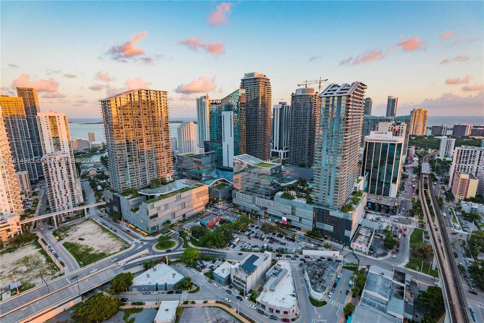 Small Image of 92 SOUTH WEST 3RD ST #4404, Miami Number 25