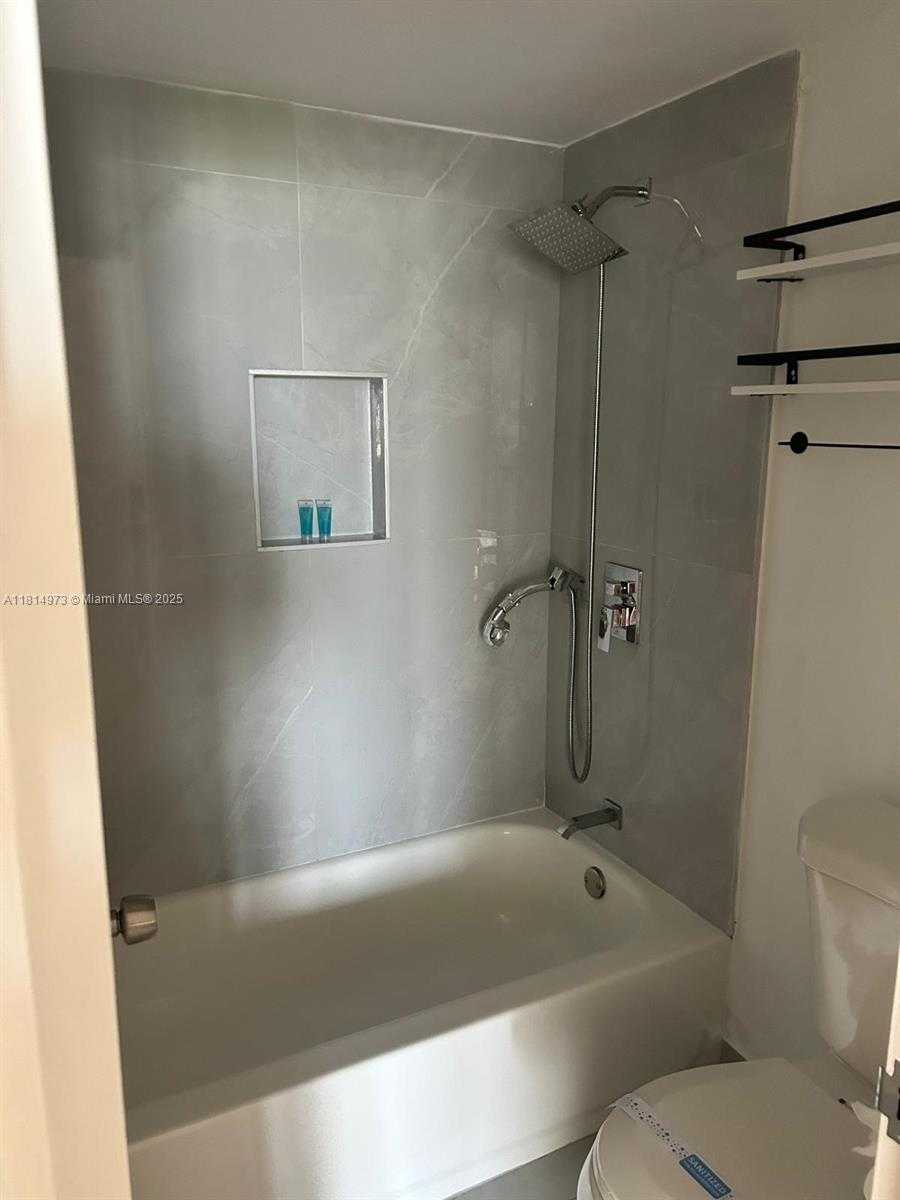 Small Image of 20100 WEST COUNTRY CLUB DR #1503, Aventura Number 16
