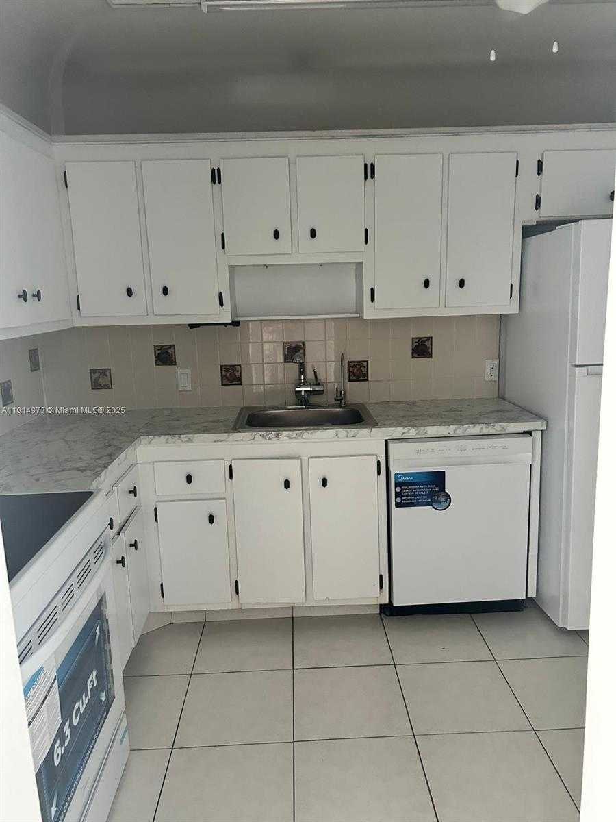 Small Image of 20100 WEST COUNTRY CLUB DR #1503, Aventura Number 8