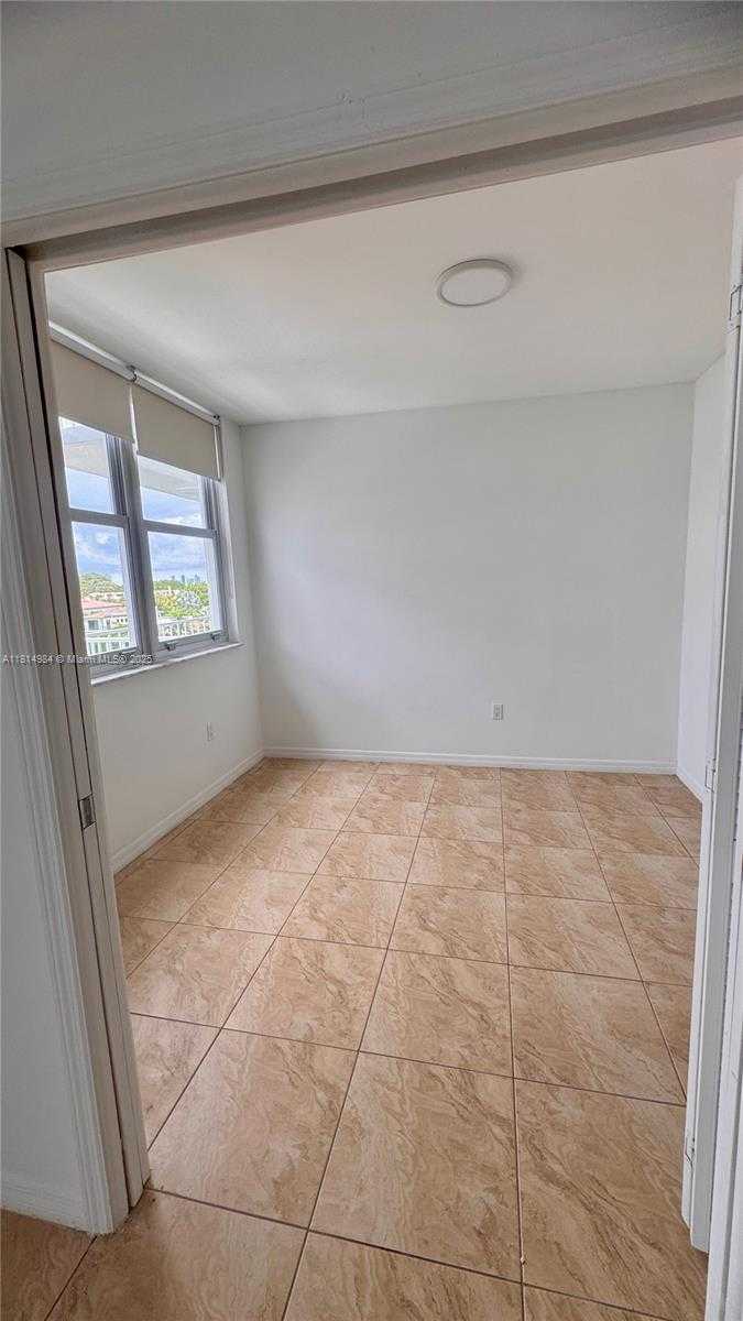 Small Image of 2829 INDIAN CREEK DR #509, Miami Beach Number 10