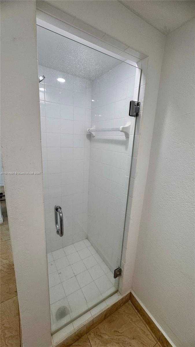 Small Image of 2829 INDIAN CREEK DR #509, Miami Beach Number 12