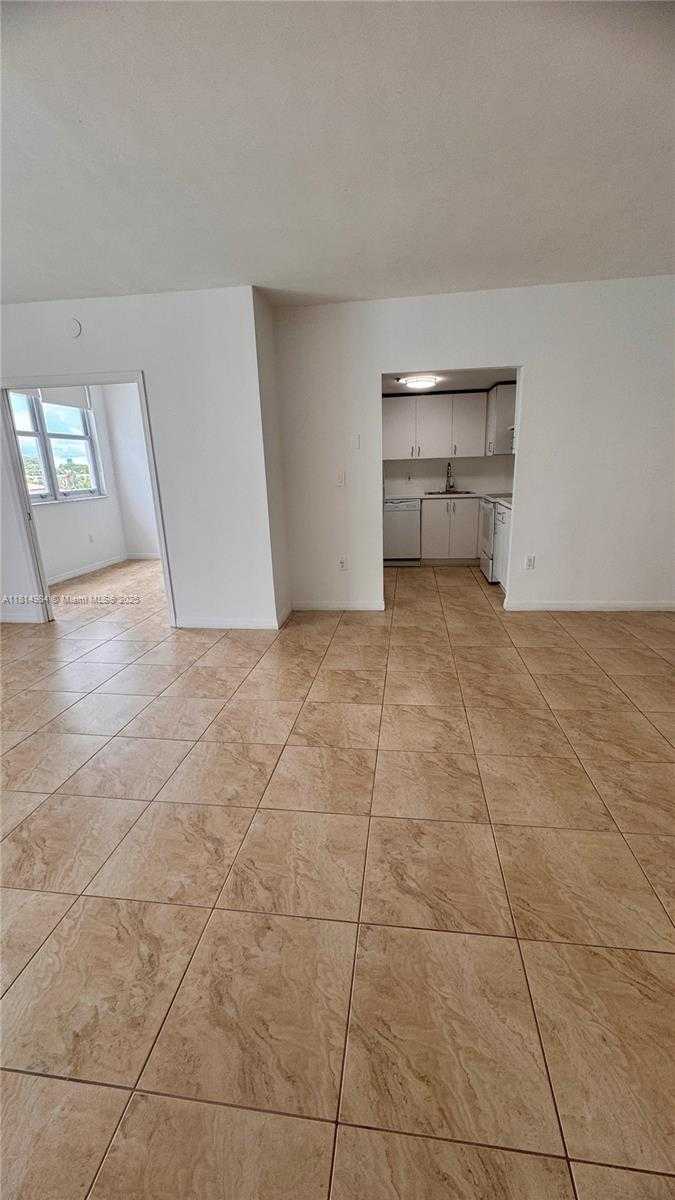 Small Image of 2829 INDIAN CREEK DR #509, Miami Beach Number 3