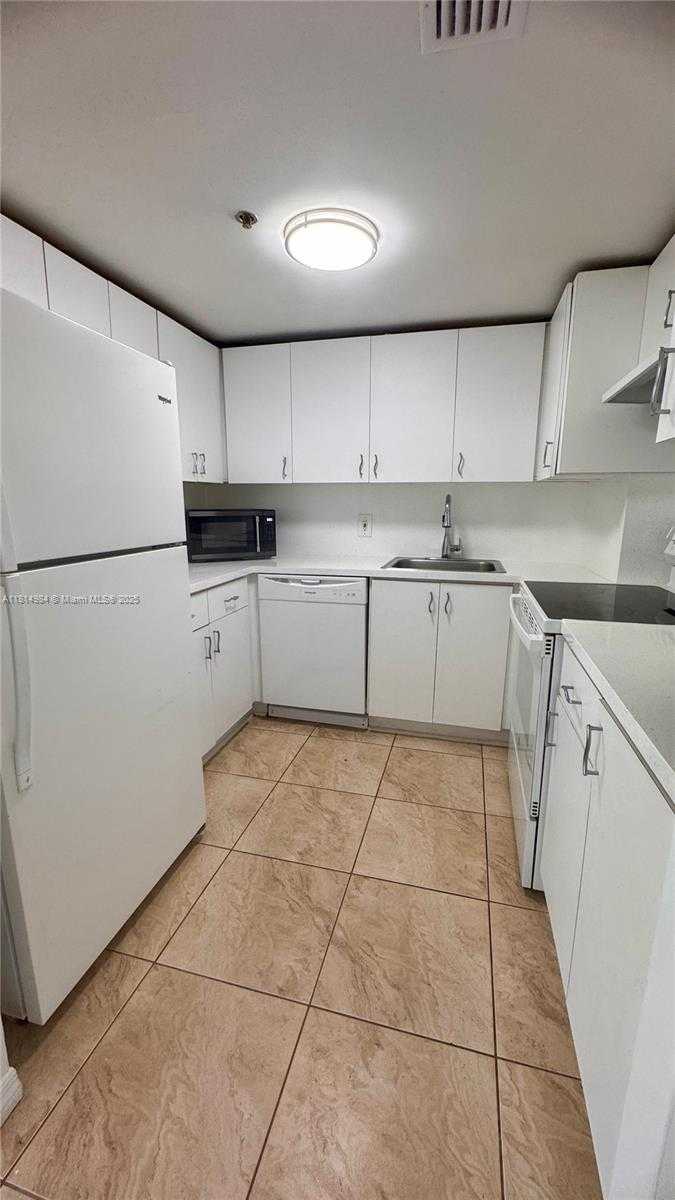 Small Image of 2829 INDIAN CREEK DR #509, Miami Beach Number 5