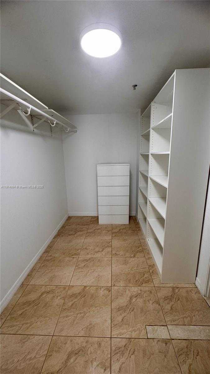 Small Image of 2829 INDIAN CREEK DR #509, Miami Beach Number 7