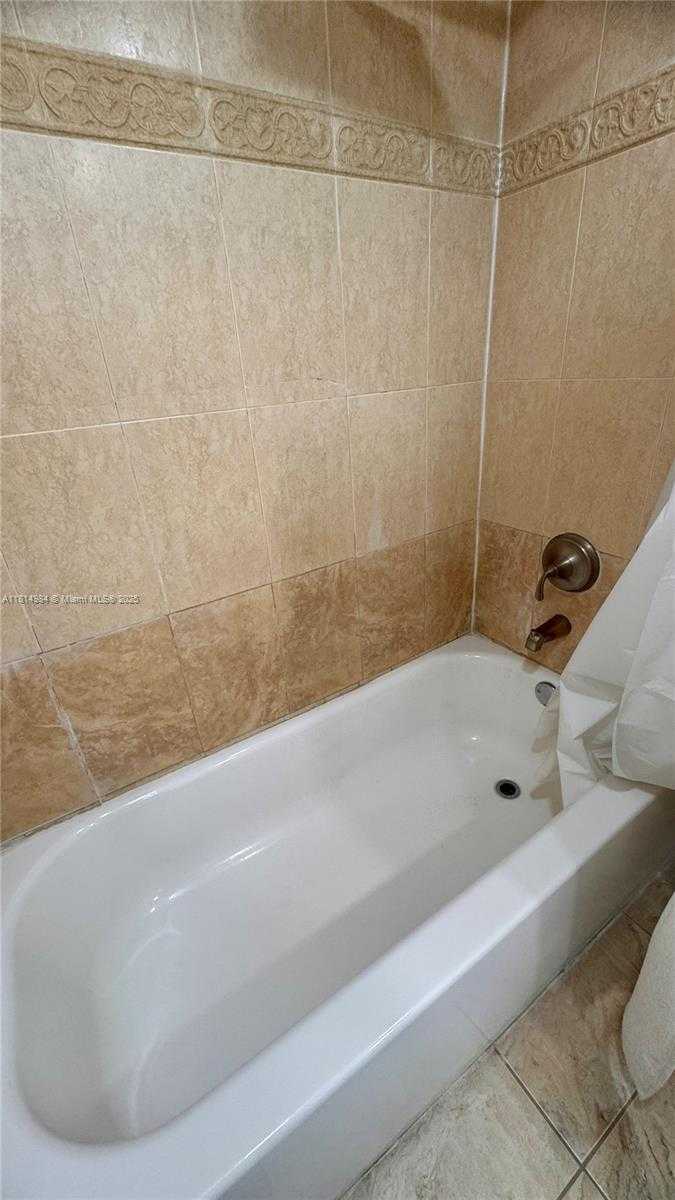 Small Image of 2829 INDIAN CREEK DR #509, Miami Beach Number 9