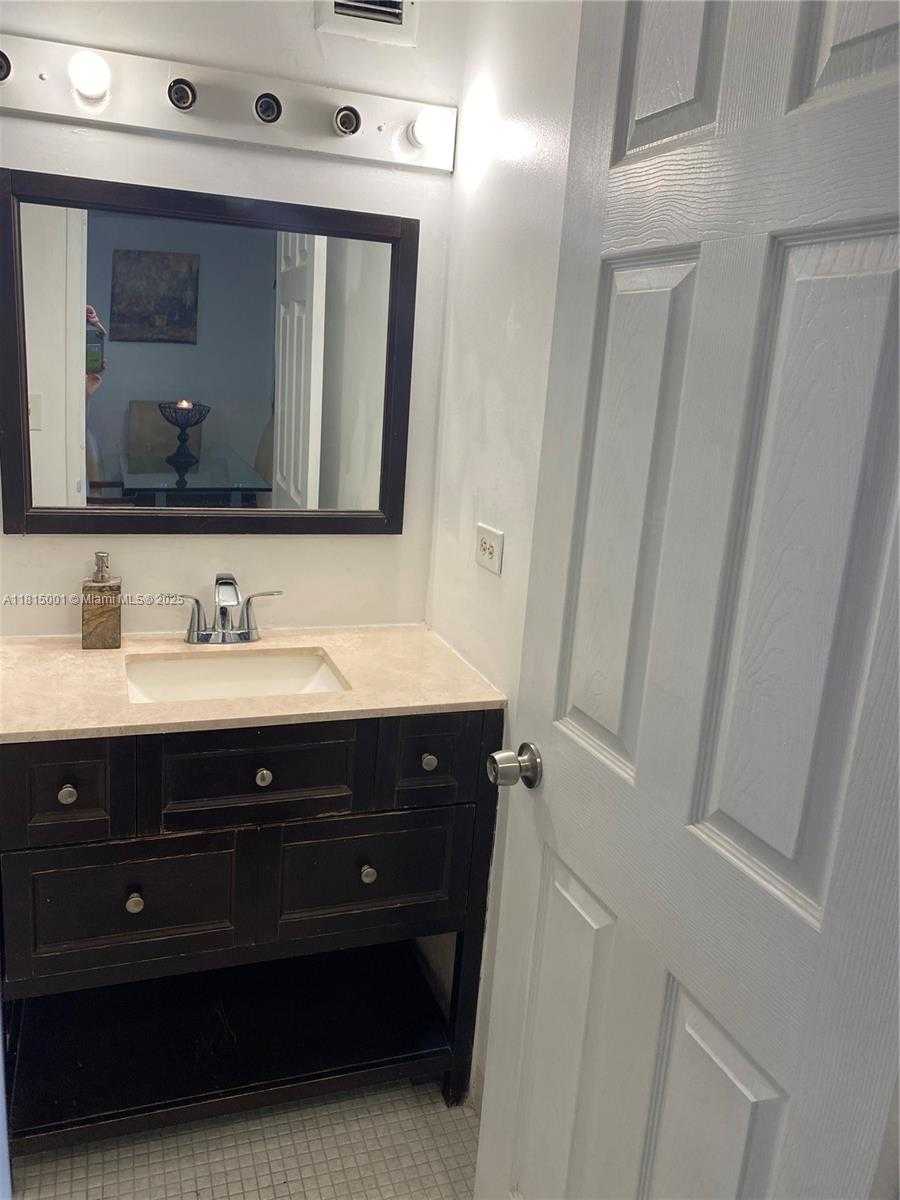 Small Image of 825 BRICKELL BAY DR #443, Miami Number 9