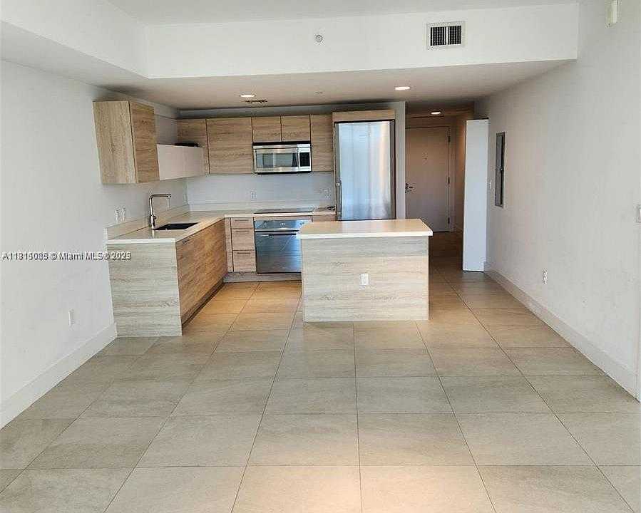 Small Image of 16385 BISCAYNE BLVD #319, North Miami Beach Number 2