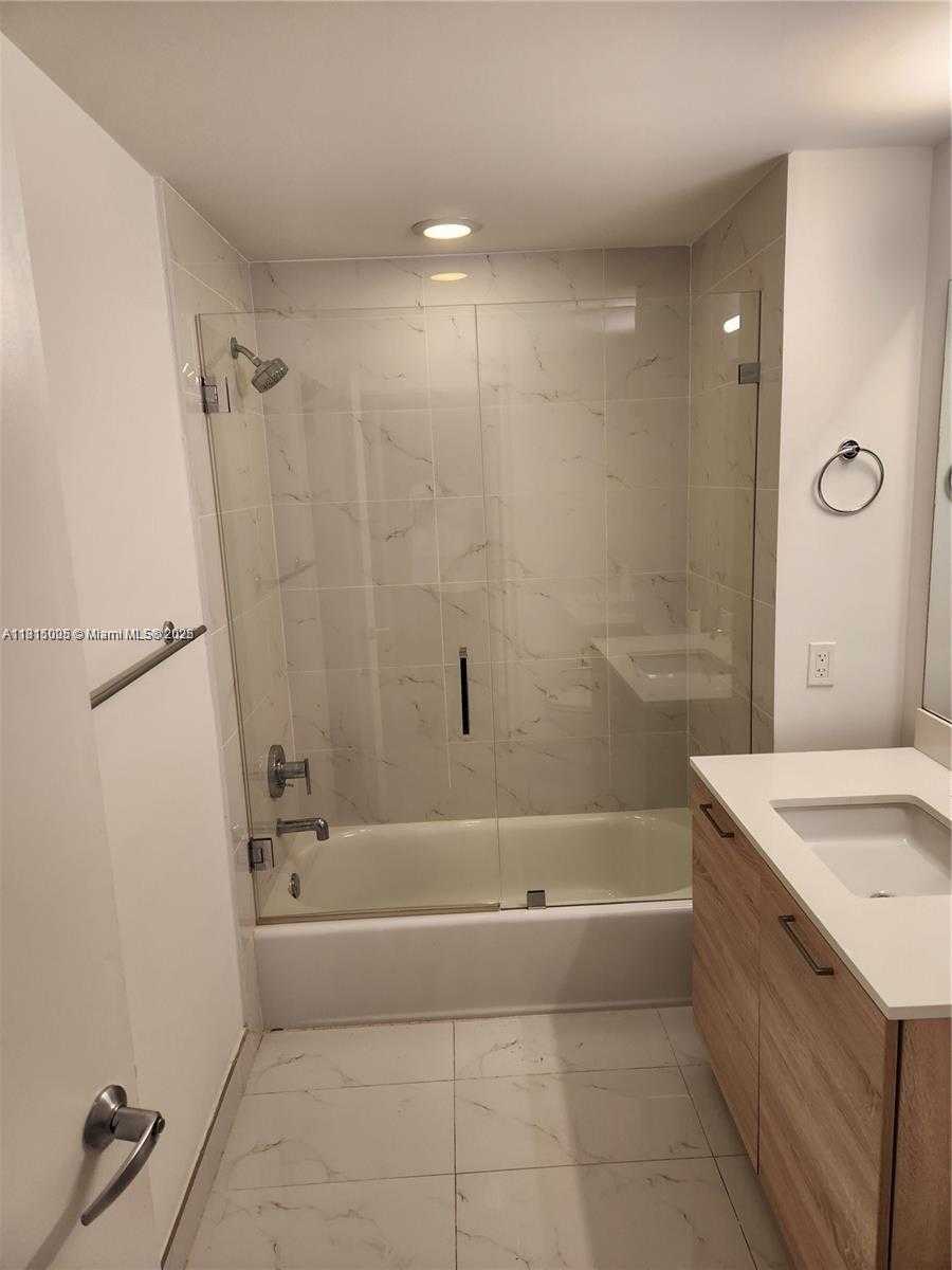 Small Image of 16385 BISCAYNE BLVD #319, North Miami Beach Number 6