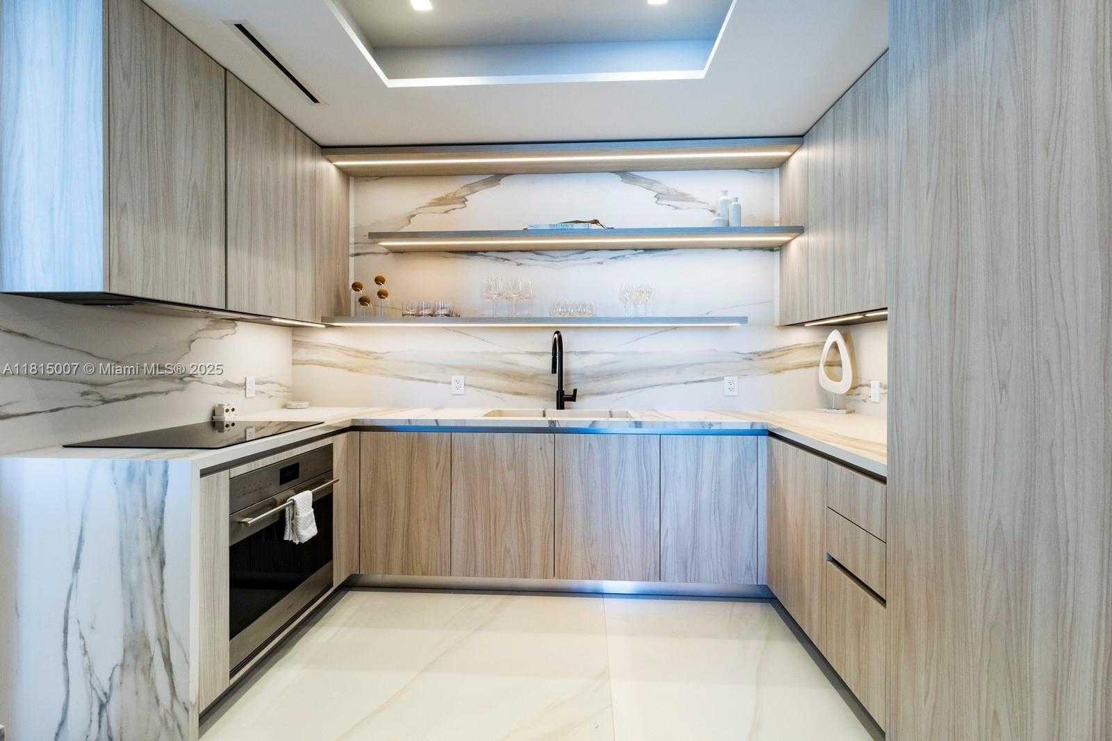 Small Image of 100 SOUTH POINTE DR #2409, Miami Beach Number 10