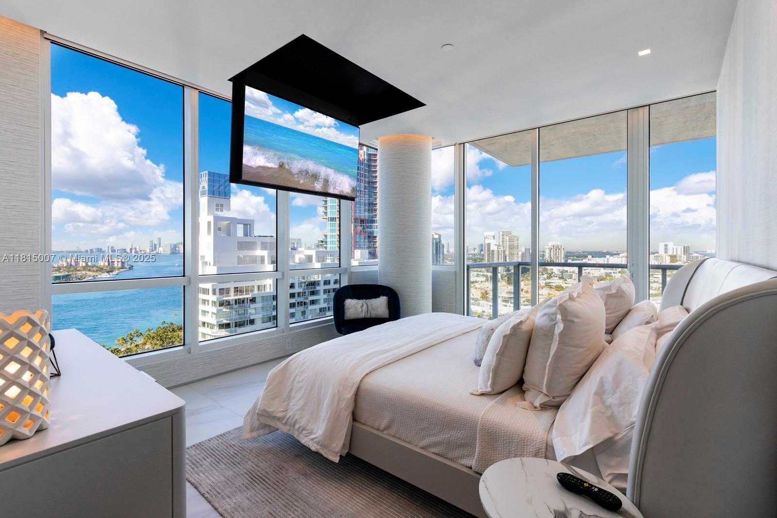 Small Image of 100 SOUTH POINTE DR #2409, Miami Beach Number 14