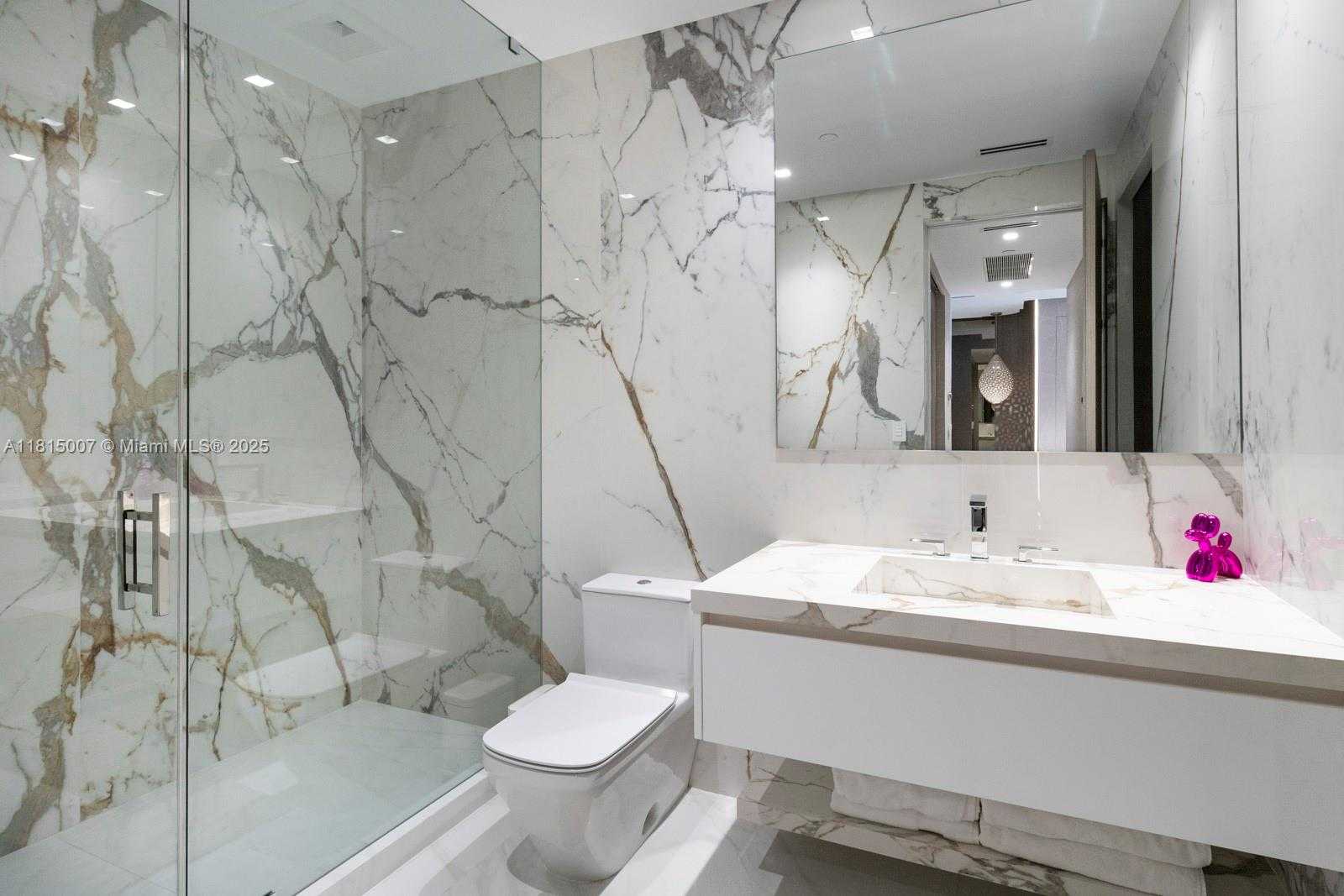 Small Image of 100 SOUTH POINTE DR #2409, Miami Beach Number 17