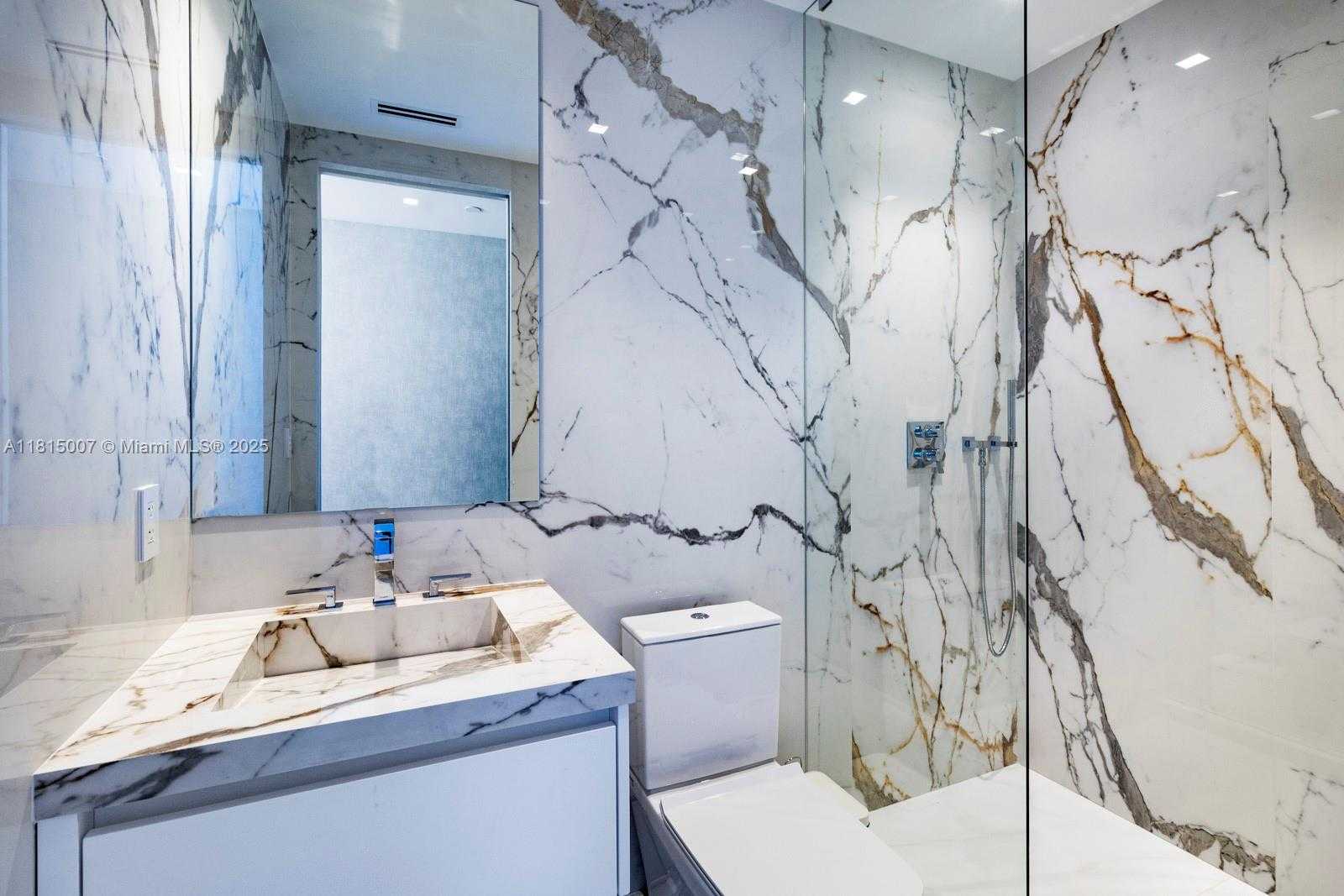 Small Image of 100 SOUTH POINTE DR #2409, Miami Beach Number 19