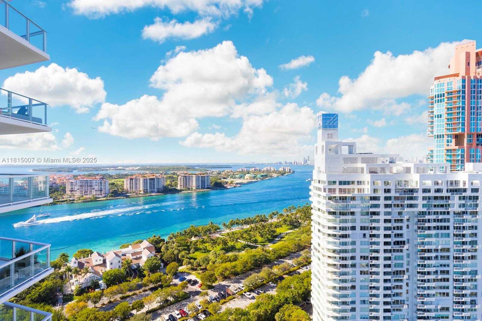 Small Image of 100 SOUTH POINTE DR #2409, Miami Beach Number 20