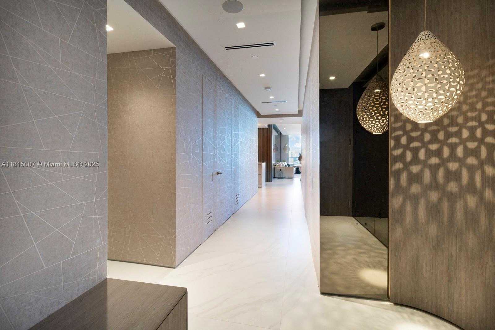Small Image of 100 SOUTH POINTE DR #2409, Miami Beach Number 7